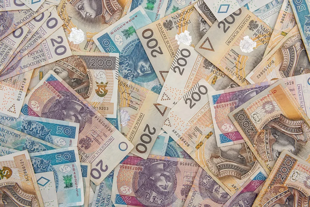 Przewidywania płacy minimalnej w Polsce w 2023 roku – możliwe aż dwie znaczne podwyżki.