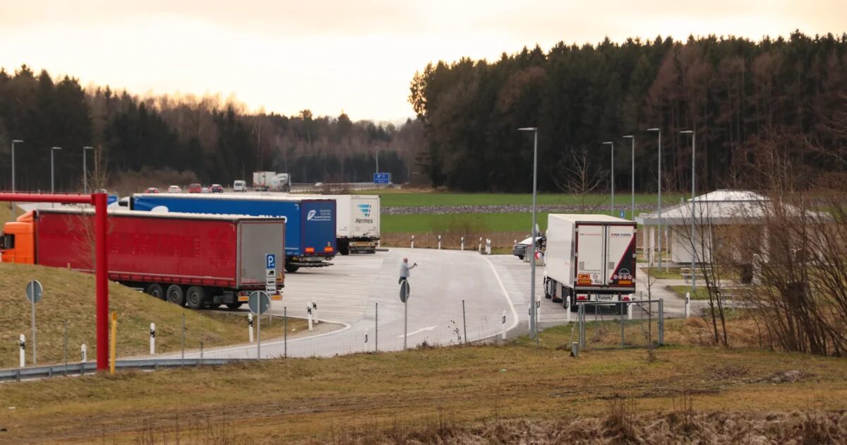 Labor market collusions: record fines from UOKiK for Biedronka and 29 transport companies. Warning for the industry